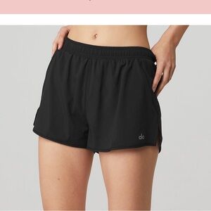 Alo stride short